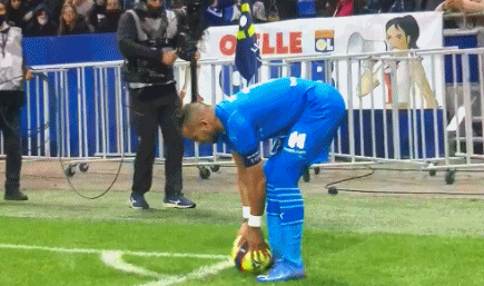 芝加哥公牛球员诺亚·埃森格因伤报销，NBA生涯受挫，发展联盟表现亮眼，未来仍有潜力。