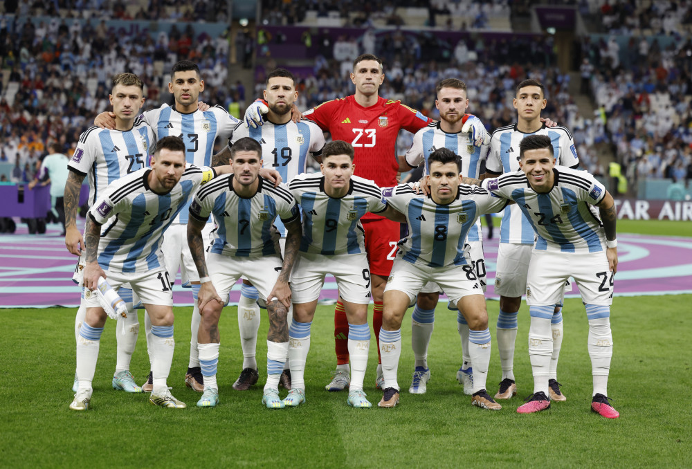 川普狂喜，乡下人乐队将在世界杯抽签仪式结束后表演《YMCA》（世界杯抽签落幕后，乡下人乐队献唱《YMCA》，令川普喜出望外）