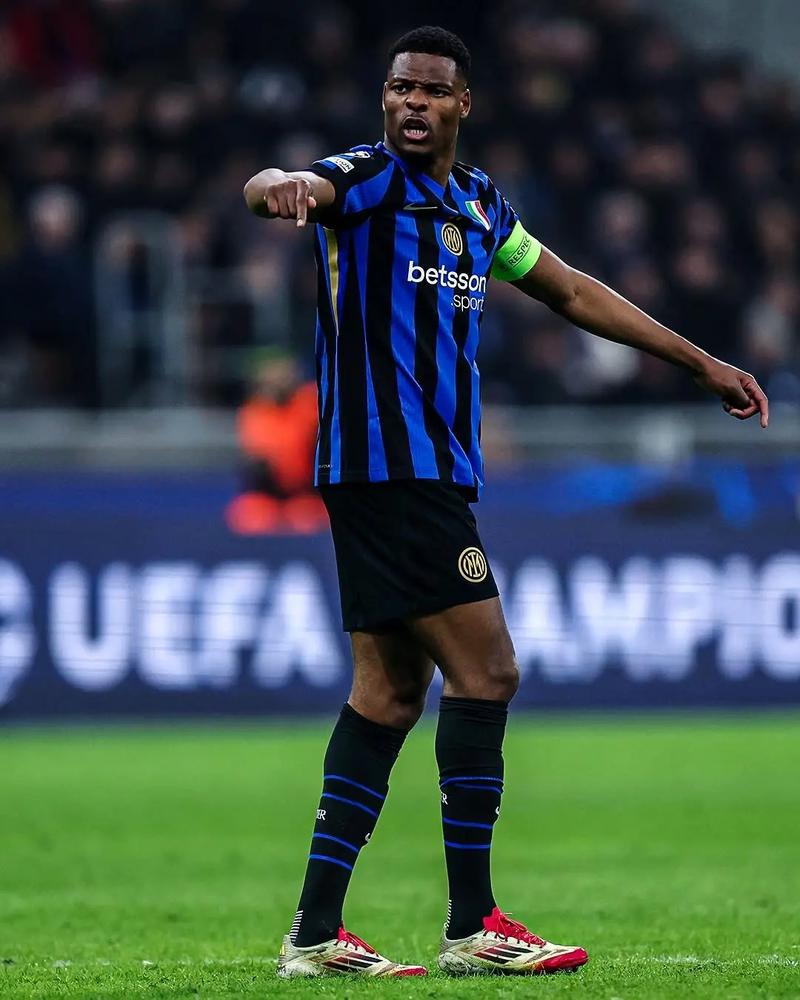 巴萨半场0-1落后法兰克福