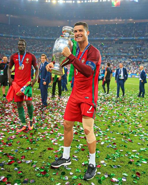 英超：曼城主场3-1击败布莱顿（英超：曼城主场3比1力克布莱顿）