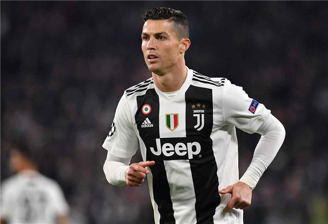 本泽马：不想踢世界杯是假话；齐祖若执教法国我祝他一切顺利（本泽马辟谣：从未拒踢世界杯；若齐达内执教法国队，送上祝福）