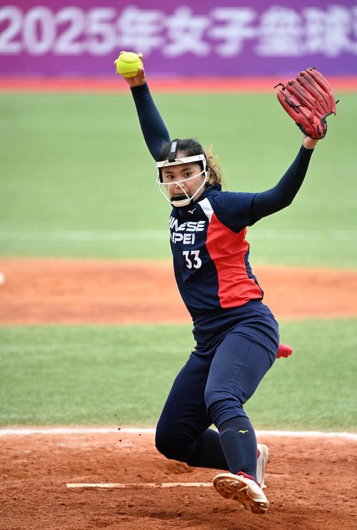 伊万-托尼袭击骚扰者被捕后获保释，吉达国民官方晒其训练照（伊万-托尼涉嫌袭击骚扰者被捕后获保释，吉达国民官方公布其训练照片）