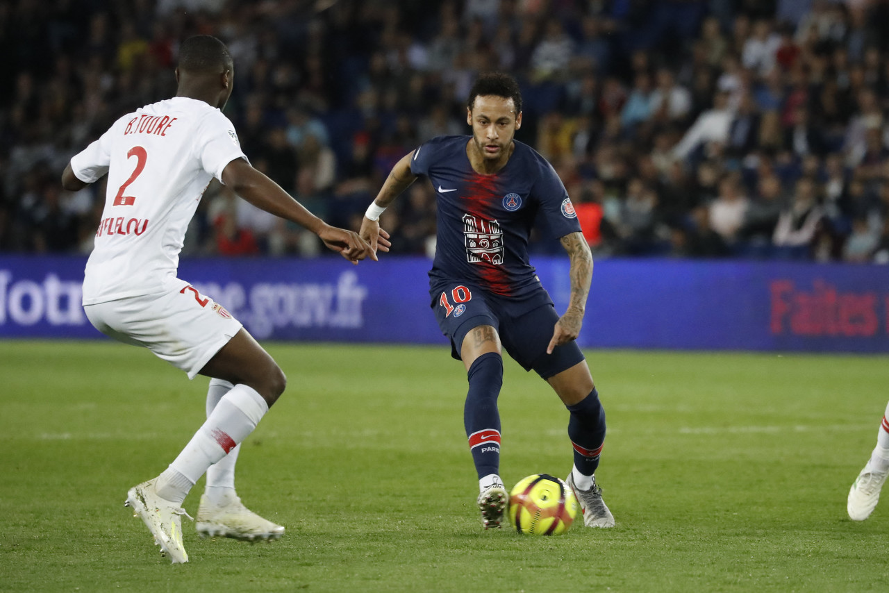 英媒：小蜜蜂6个英超主场狂揽13分，近期连胜利物浦+纽卡（英媒：布伦特福德近6个英超主场豪取13分，近期先后击败利物浦与纽卡）