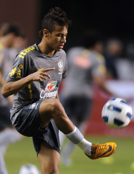 2米门将&“6国元帅”：两名法国球员随阿森纳U16夺冠（两位法国小将随阿森纳U16夺冠：2米门神与“六国元帅”）