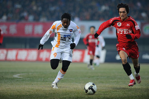 爱德华兹砍本赛季第6次35分+5三分，领跑联盟所有球员（爱德华兹本季第6次轰35分+5记三分，领衔全联盟）