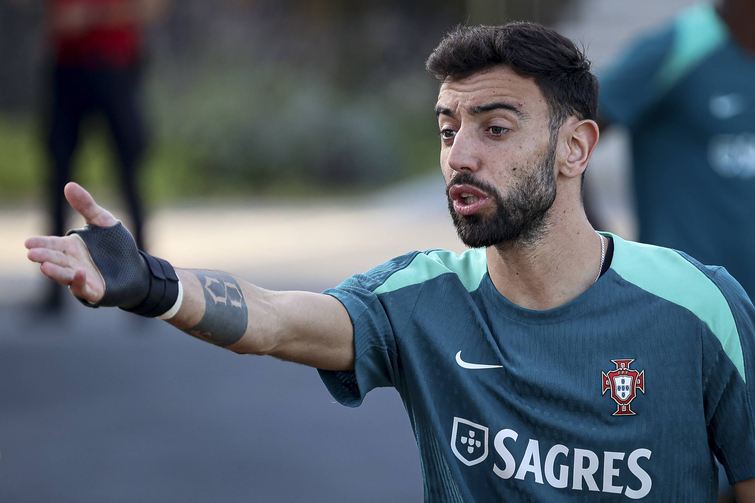 英格兰官方：戈登和波普因伤退出名单，查洛巴和特拉福德入替（英格兰队官宣：戈登、波普伤退，查洛巴与特拉福德递补入选）