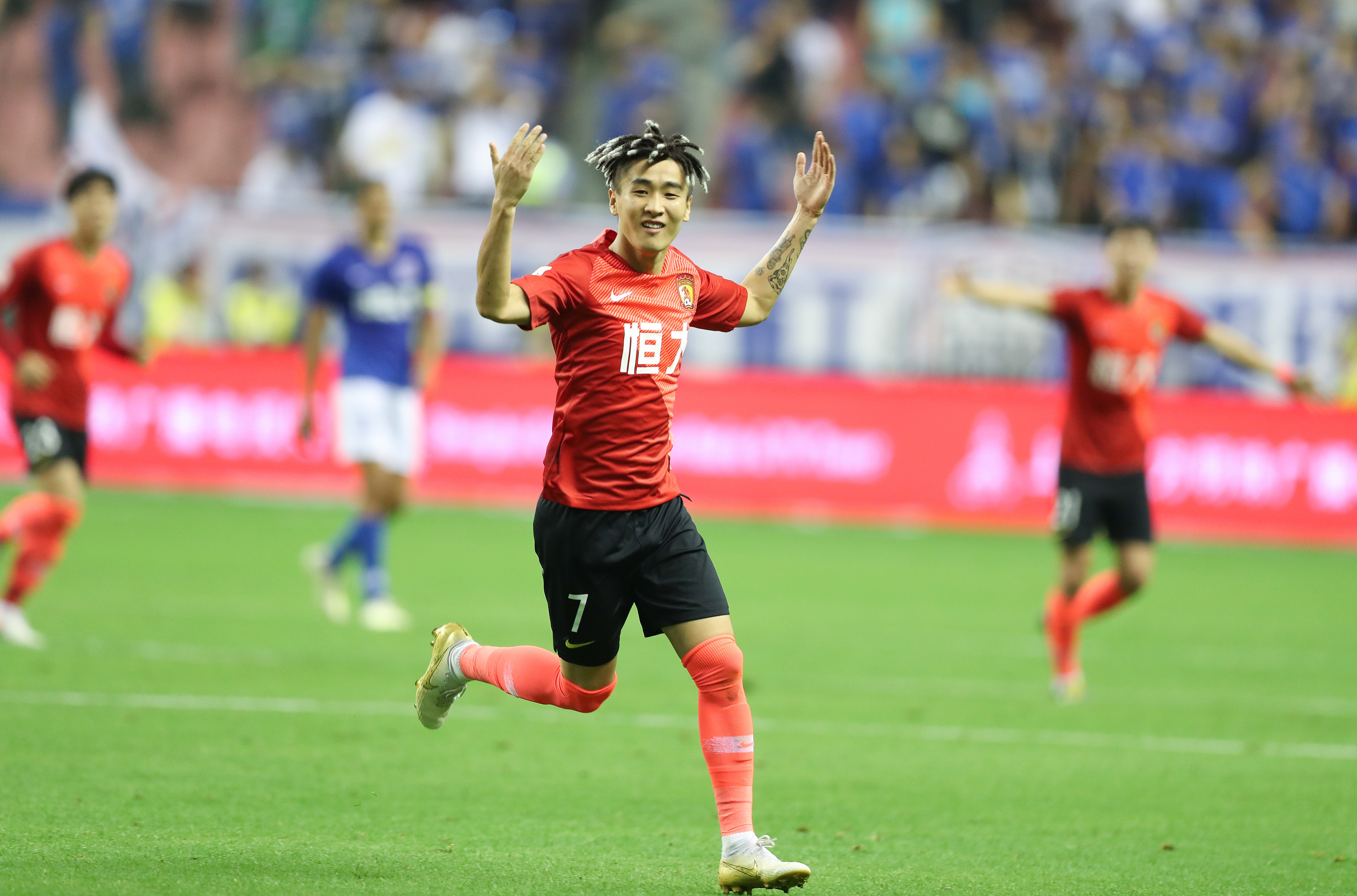 贝恩谈拿球砸阿努诺比：当时认为是合理动作，没恶意犯规意思（贝恩谈掷球击中阿努诺比：称当时判断为合理动作，并非恶意犯规）