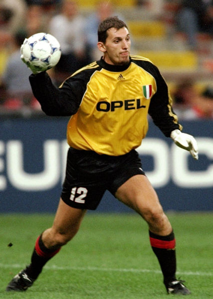 欧冠-巴萨VS法兰克福：巴萨要复仇，更重要的是晋级（欧冠｜巴萨再战法兰克福：复仇心切，晋级为先）