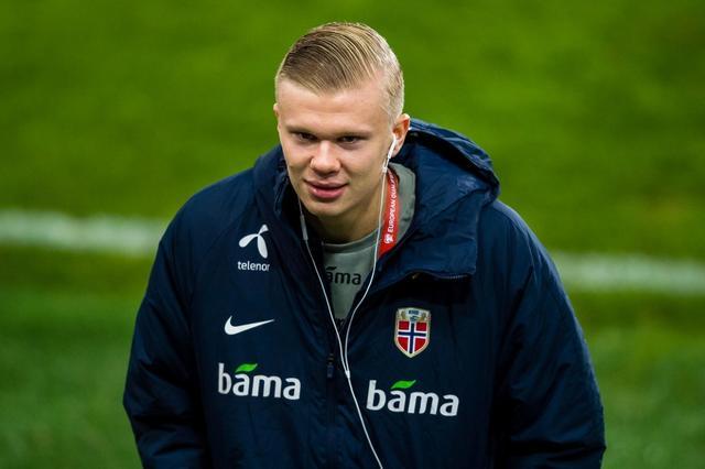 半场：海港0-0柔佛新山，陈威屡献神扑，格劳德尔逃红牌（半场战平：海港0-0柔佛新山，陈威连续神扑，格劳德尔险些染红）