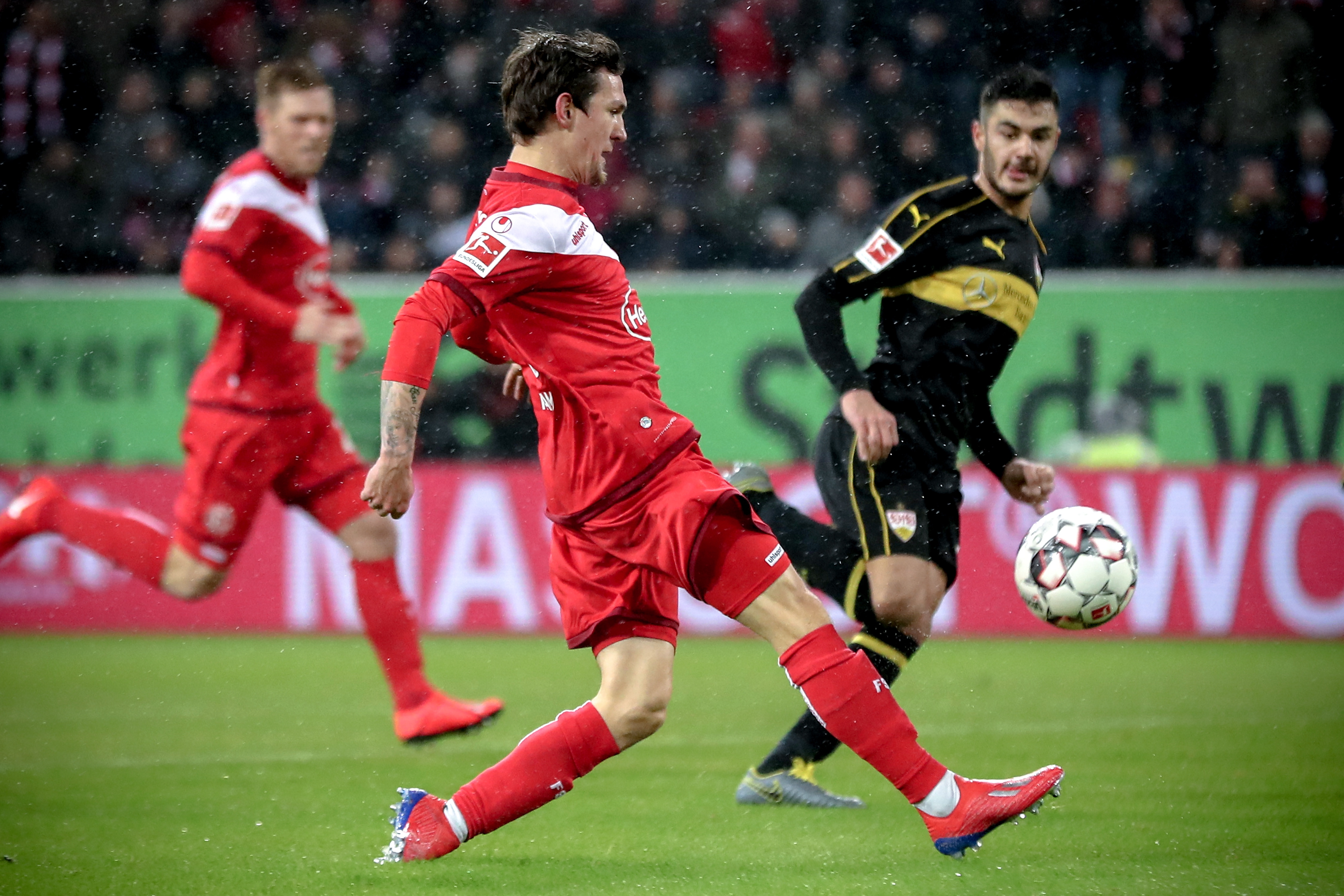 浦项铁人vs全北现代首发：特谢拉、阿方索出战（浦项铁人战全北现代首发出炉：特谢拉、阿方索先发）