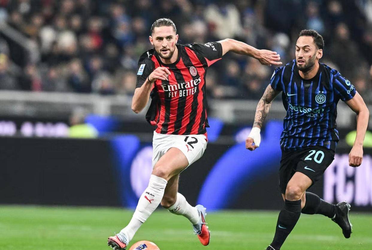 马丁内利：欧冠比赛空间更大，英超有些队喜欢摆大巴所以难踢（马丁内利：欧冠空间更充裕，英超不少队爱摆大巴，比赛更难踢）