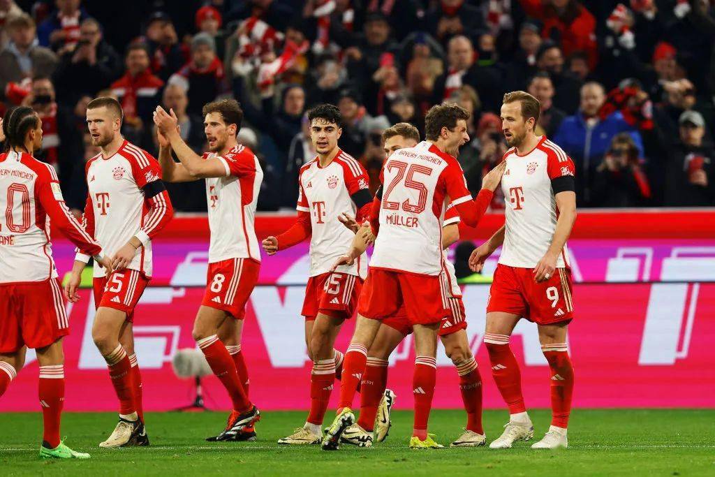 记者：昨晚阿代米和于根伟指导聊了挺久，阿代米哭了（记者：阿代米昨夜与于根伟长谈后落泪）