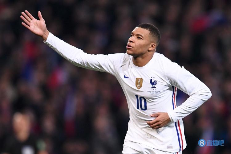 完成英格兰成年代表队首秀，夸安萨获赠纪念帽（夸安萨迎来英格兰成年队处子秀，获颁纪念帽）